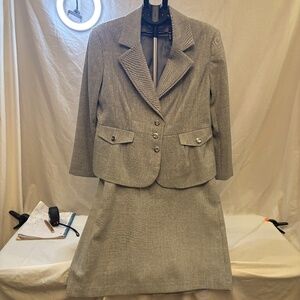 Vtg Isabella Women’s Career Ash Grey 100% Polyester 2 Piece Skirt Suit Size 18